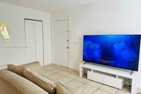 Condominio en alquiler en Coral Springs, Florida, 2 dormitorios, 74.32 m2 № 1952303 - foto 4