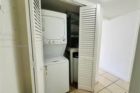 Condominio en alquiler en Coral Springs, Florida, 2 dormitorios, 74.32 m2 № 1952303 - foto 10