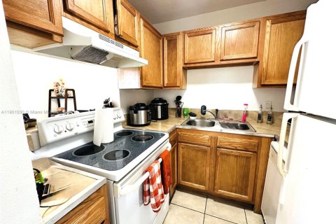 Condominio en alquiler en Coral Springs, Florida, 2 dormitorios, 74.32 m2 № 1952303 - foto 9