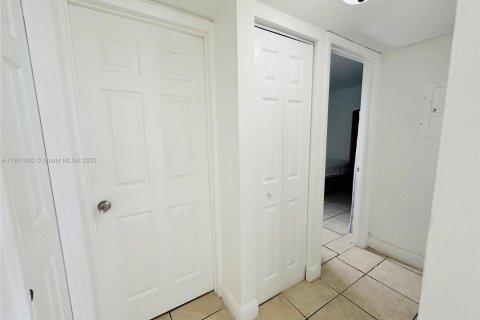 Condominio en alquiler en Coral Springs, Florida, 2 dormitorios, 74.32 m2 № 1952303 - foto 11