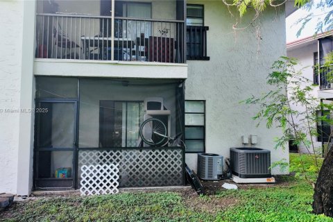 Condominio en alquiler en Coral Springs, Florida, 2 dormitorios, 74.32 m2 № 1952303 - foto 22