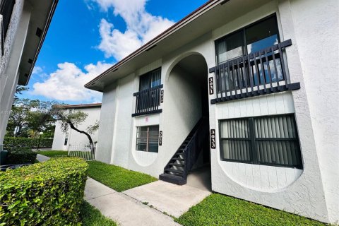 Condominio en alquiler en Coral Springs, Florida, 2 dormitorios, 74.32 m2 № 1952303 - foto 1