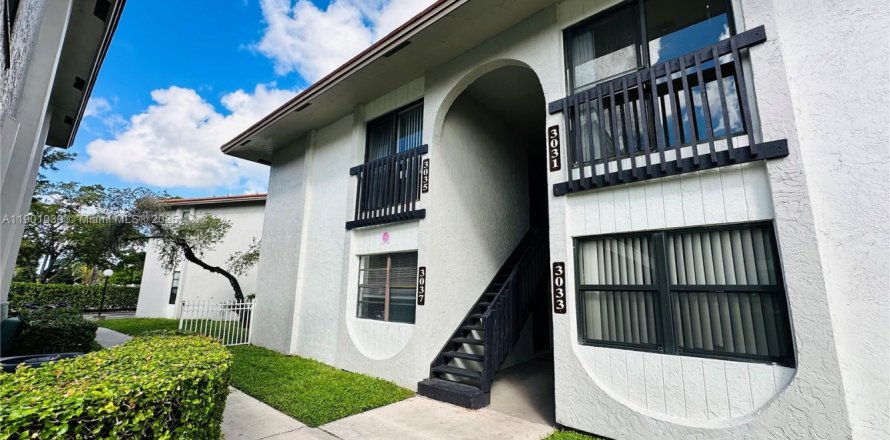 Condominio en Coral Springs, Florida, 2 dormitorios  № 1952303