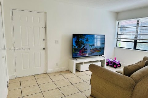 Condominio en alquiler en Coral Springs, Florida, 2 dormitorios, 74.32 m2 № 1952303 - foto 5