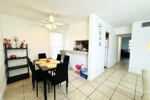Condominio en alquiler en Coral Springs, Florida, 2 dormitorios, 74.32 m2 № 1952303 - foto 3