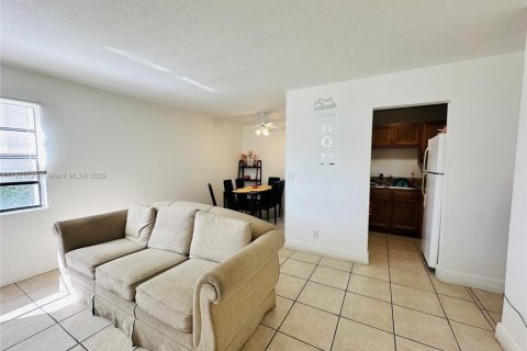 Condominio en alquiler en Coral Springs, Florida, 2 dormitorios, 74.32 m2 № 1952303 - foto 7