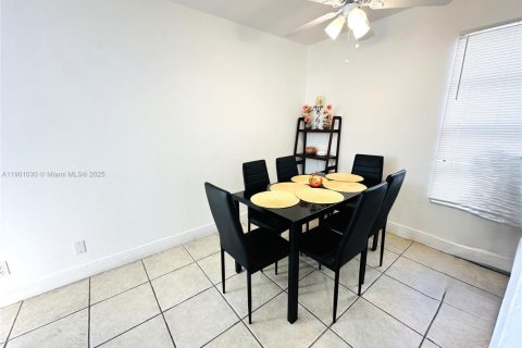 Condominio en alquiler en Coral Springs, Florida, 2 dormitorios, 74.32 m2 № 1952303 - foto 6