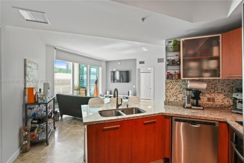 Condominio en alquiler en Miami, Florida, 2 dormitorios, 93.55 m2 № 1984119 - foto 11