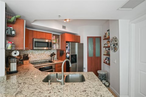 Condominio en alquiler en Miami, Florida, 2 dormitorios, 93.55 m2 № 1984119 - foto 9