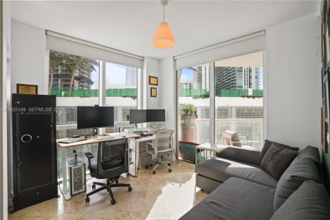 Condominio en alquiler en Miami, Florida, 2 dormitorios, 93.55 m2 № 1984119 - foto 20