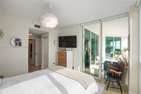 Condominio en alquiler en Miami, Florida, 2 dormitorios, 93.55 m2 № 1984119 - foto 14