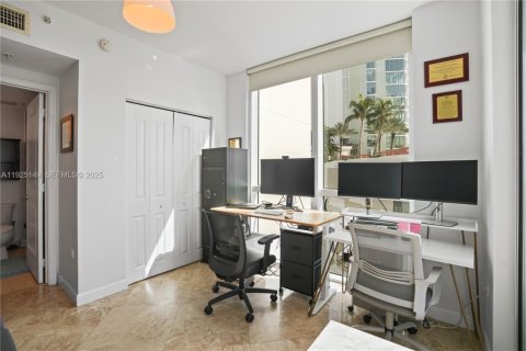 Condominio en alquiler en Miami, Florida, 2 dormitorios, 93.55 m2 № 1984119 - foto 19