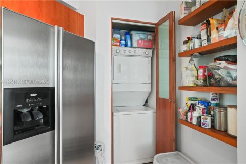 Condominio en alquiler en Miami, Florida, 2 dormitorios, 93.55 m2 № 1984119 - foto 12