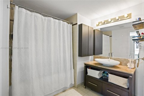 Condominio en alquiler en Miami, Florida, 2 dormitorios, 93.55 m2 № 1984119 - foto 17