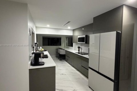 House in Punta Gorda, Florida 3 bedrooms № 2041059 - photo 7