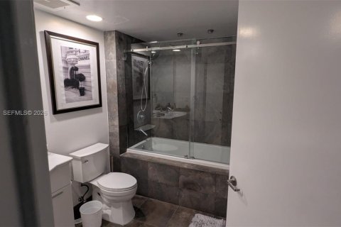 Купить кондоминиум в Майами, Флорида 55.56м2, № 2154424 - фото 20