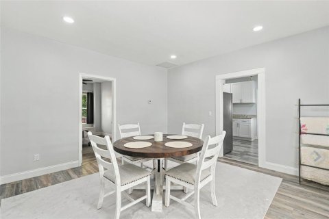 House in Arcadia, Florida 3 bedrooms, 136.94 sq.m. № 2408456 - photo 8
