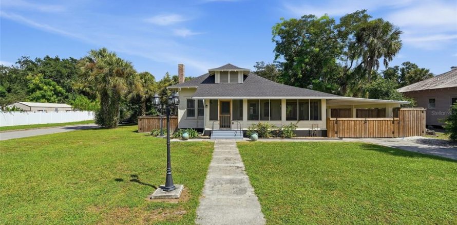 House in Arcadia, Florida 3 bedrooms, 136.94 sq.m. № 2408456