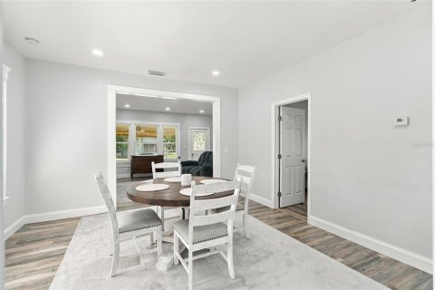 House in Arcadia, Florida 3 bedrooms, 136.94 sq.m. № 2408456 - photo 7