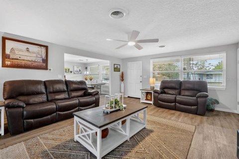 Villa ou maison à vendre à Edgewater, Floride: 4 chambres, 177.44 m2 № 2148601 - photo 9