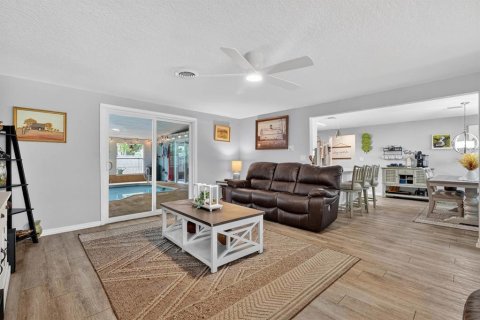 Villa ou maison à vendre à Edgewater, Floride: 4 chambres, 177.44 m2 № 2148601 - photo 11