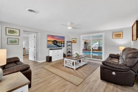 Villa ou maison à vendre à Edgewater, Floride: 4 chambres, 177.44 m2 № 2148601 - photo 10