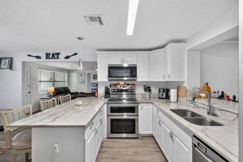 Villa ou maison à vendre à Edgewater, Floride: 4 chambres, 177.44 m2 № 2148601 - photo 18