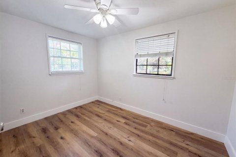 House in Tampa, Florida 5 bedrooms, 246.38 sq.m. № 2315256 - photo 14
