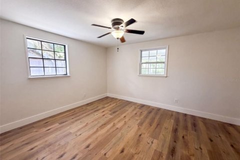 House in Tampa, Florida 5 bedrooms, 246.38 sq.m. № 2315256 - photo 15