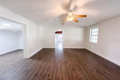 House in Tampa, Florida 5 bedrooms, 246.38 sq.m. № 2315256 - photo 6