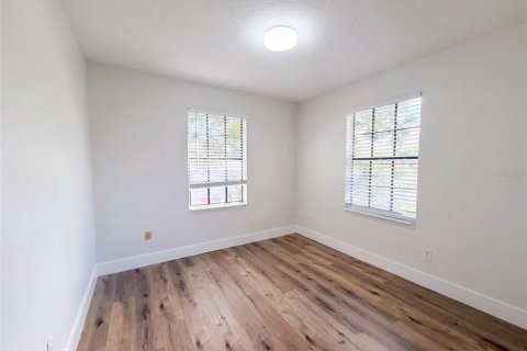 House in Tampa, Florida 5 bedrooms, 246.38 sq.m. № 2315256 - photo 4