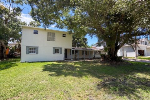 House in Tampa, Florida 5 bedrooms, 246.38 sq.m. № 2315256 - photo 23