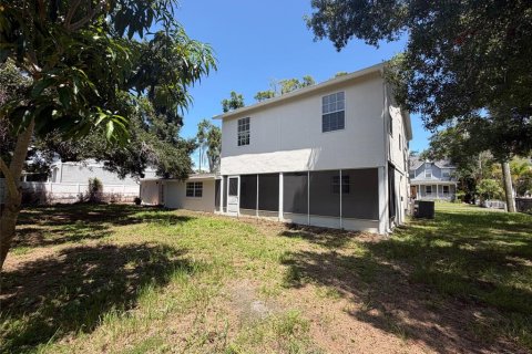 House in Tampa, Florida 5 bedrooms, 246.38 sq.m. № 2315256 - photo 5
