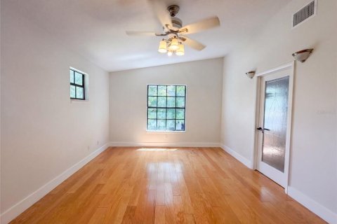 House in Tampa, Florida 5 bedrooms, 246.38 sq.m. № 2315256 - photo 20