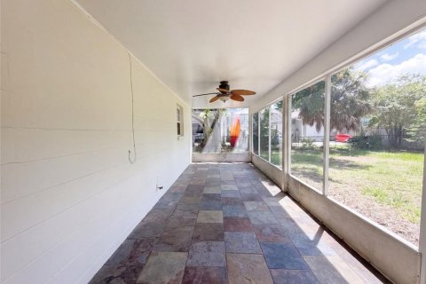 House in Tampa, Florida 5 bedrooms, 246.38 sq.m. № 2315256 - photo 22