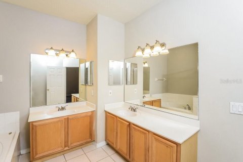 Casa en alquiler en Orlando, Florida, 4 dormitorios, 183.2 m2 № 1914520 - foto 11