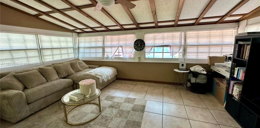 Villa ou maison à Miami, Floride 3 chambres, 146.69 m2 № 1981254