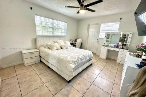 Villa ou maison à vendre à Miami, Floride: 3 chambres, 146.69 m2 № 1981254 - photo 3