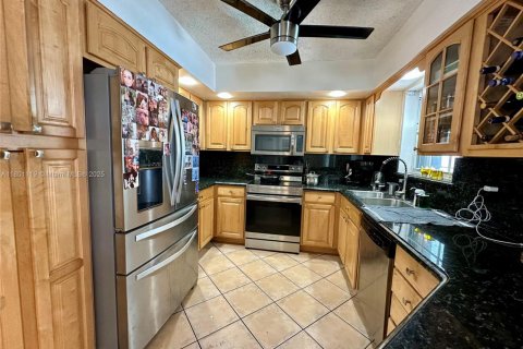 Villa ou maison à vendre à Miami, Floride: 3 chambres, 146.69 m2 № 1981254 - photo 2