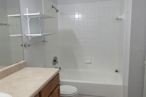 Condo in Orlando, Florida, 2 bedrooms  № 2197574 - photo 13