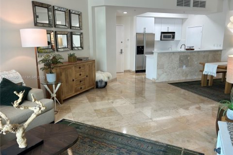 Condo in Miami, Florida, 2 bedrooms  № 2052748 - photo 8