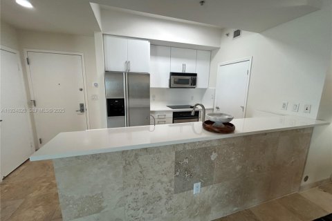 Condo in Miami, Florida, 2 bedrooms  № 2052748 - photo 16