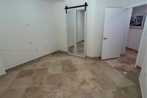 Condo in Miami, Florida, 2 bedrooms  № 2052748 - photo 22
