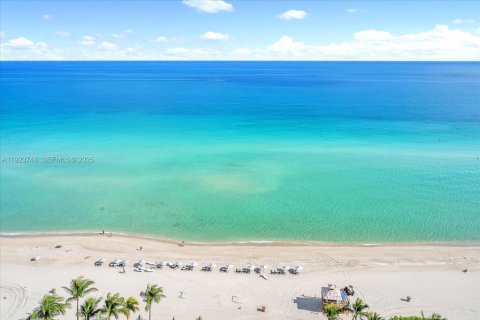 Condominio en venta en Sunny Isles Beach, Florida, 2 dormitorios, 158.31 m2 № 1984513 - foto 23