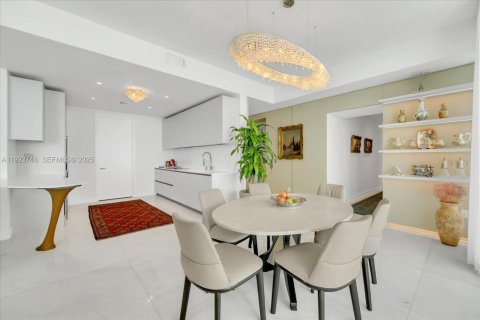 Condominio en venta en Sunny Isles Beach, Florida, 2 dormitorios, 158.31 m2 № 1984513 - foto 10