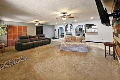 Casa en venta en Ocala, Florida, 3 dormitorios, 206.24 m2 № 1918669 - foto 11