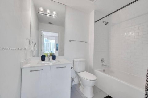 Condominio en alquiler en Miami, Florida, 2 dormitorios, 73.49 m2 № 1898090 - foto 5