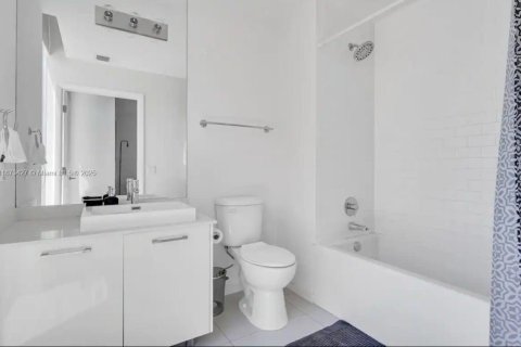 Condominio en alquiler en Miami, Florida, 2 dormitorios, 73.49 m2 № 1898090 - foto 6