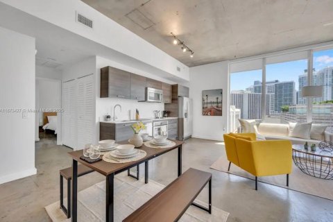 Condominio en alquiler en Miami, Florida, 2 dormitorios, 73.49 m2 № 1898090 - foto 4