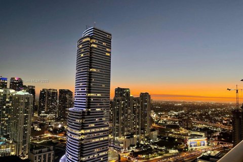 Condominio en alquiler en Miami, Florida, 2 dormitorios, 73.49 m2 № 1898090 - foto 3